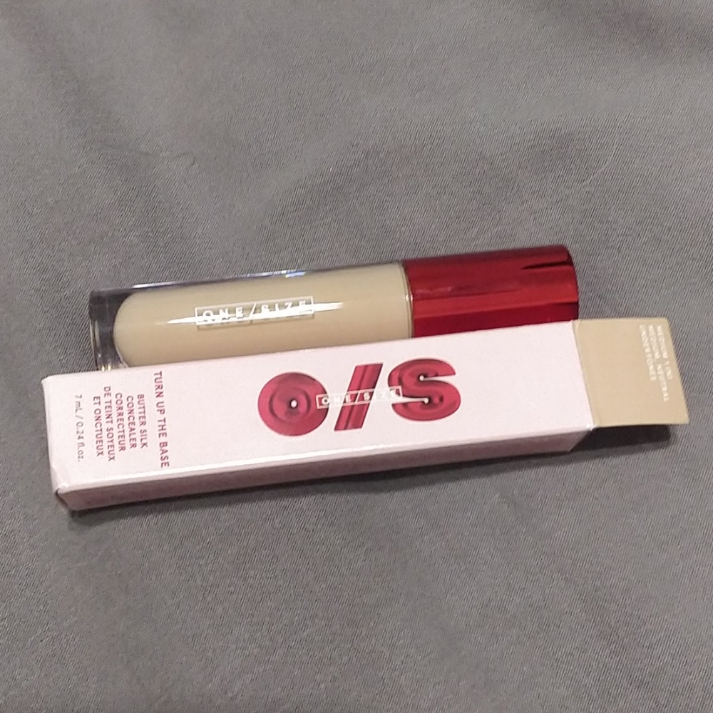 Used 1x - One Size Turn Up the Base Concealer